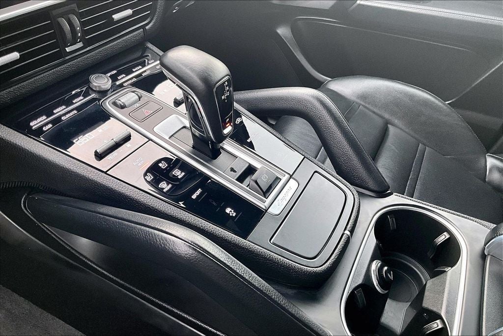 2023 Porsche Cayenne Platinum Edition