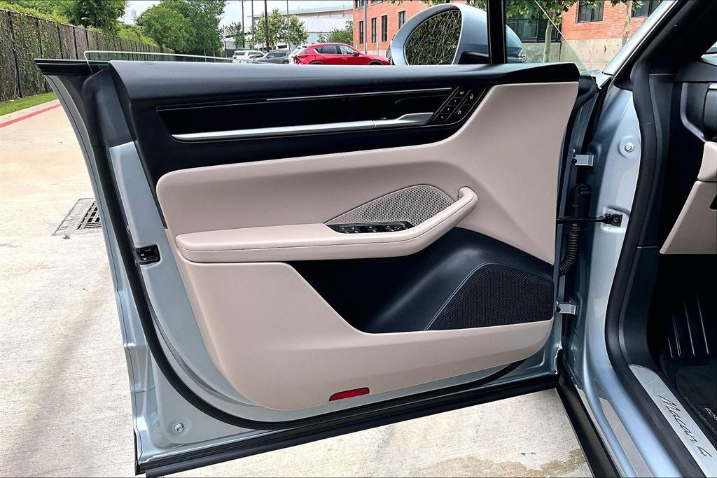 2025 Porsche Macan Electric 4