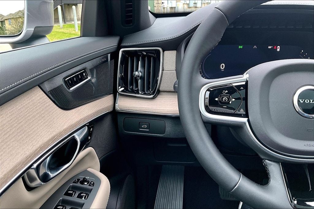 2026 Volvo XC90 B6 Plus 6-Seater