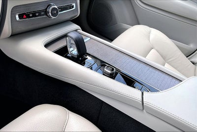 2025 Volvo XC90 B6 Plus 6-Seater