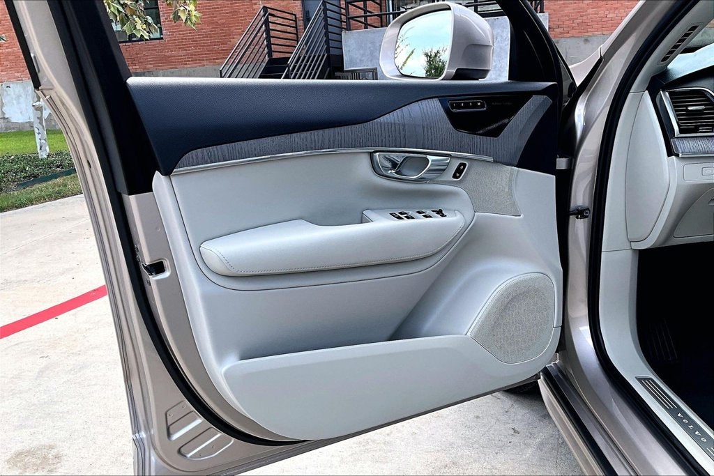2025 Volvo XC90 B6 Plus 6-Seater