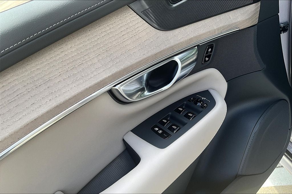 2026 Volvo XC90 B6 Plus 6-Seater