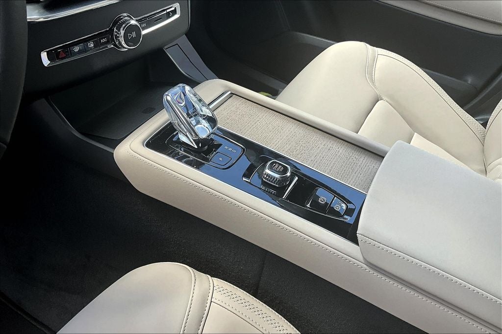 2026 Volvo XC90 B6 Plus 6-Seater