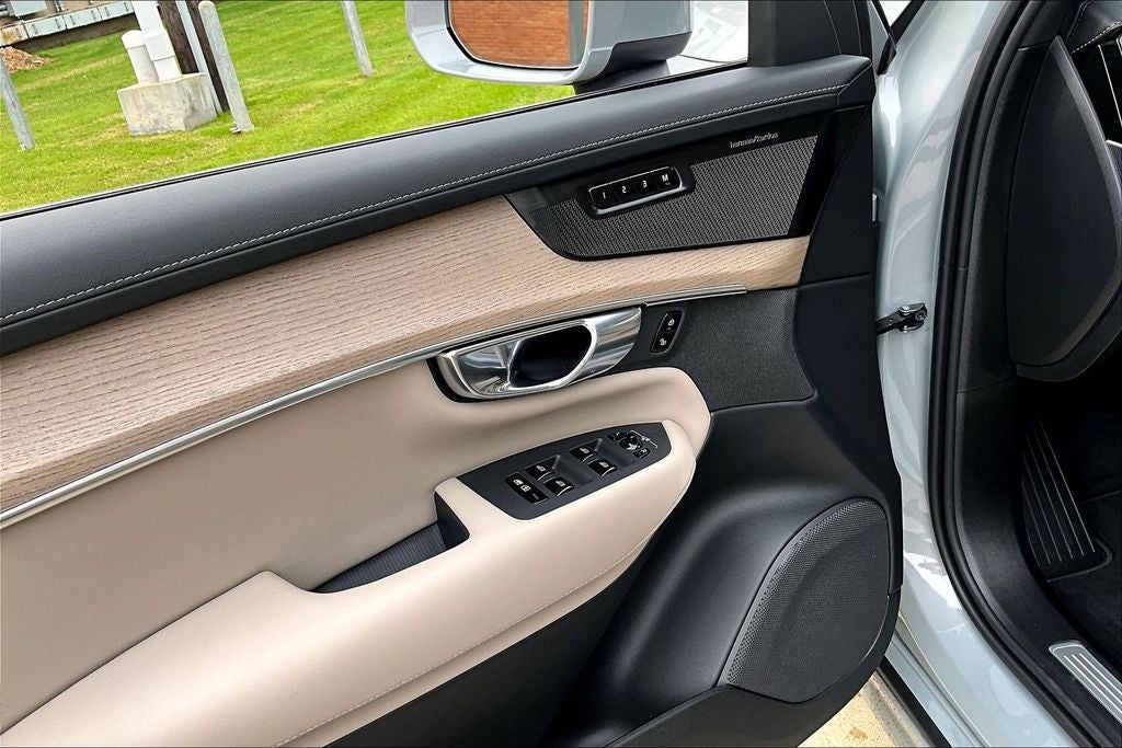 2026 Volvo XC90 B6 Plus 6-Seater