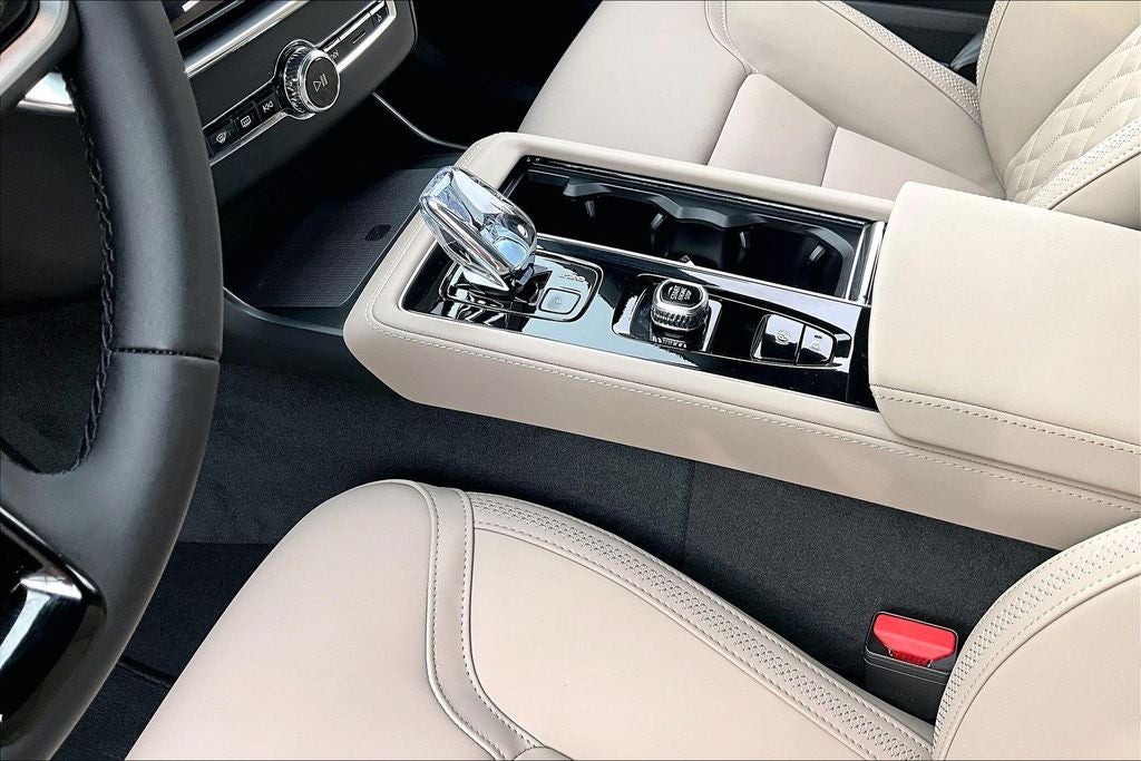 2026 Volvo XC90 B6 Plus 6-Seater