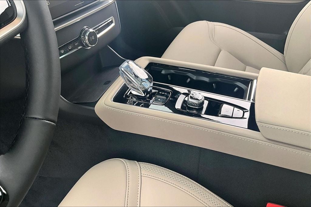 2026 Volvo XC90 B6 Plus 6-Seater