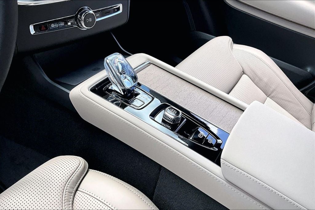 2027 Volvo XC90 B6 Ultra
