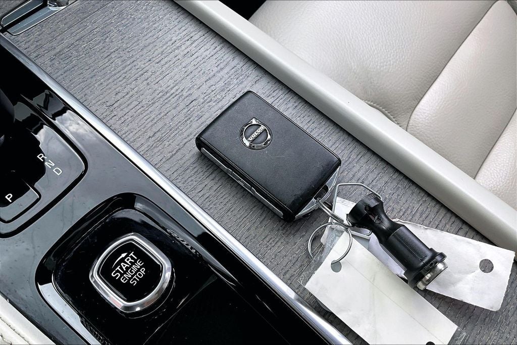 2025 Volvo XC90 B6 Plus 7-Seater