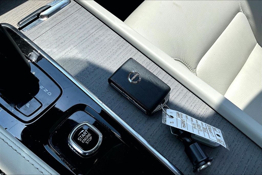 2025 Volvo XC90 B6 Plus 7-Seater