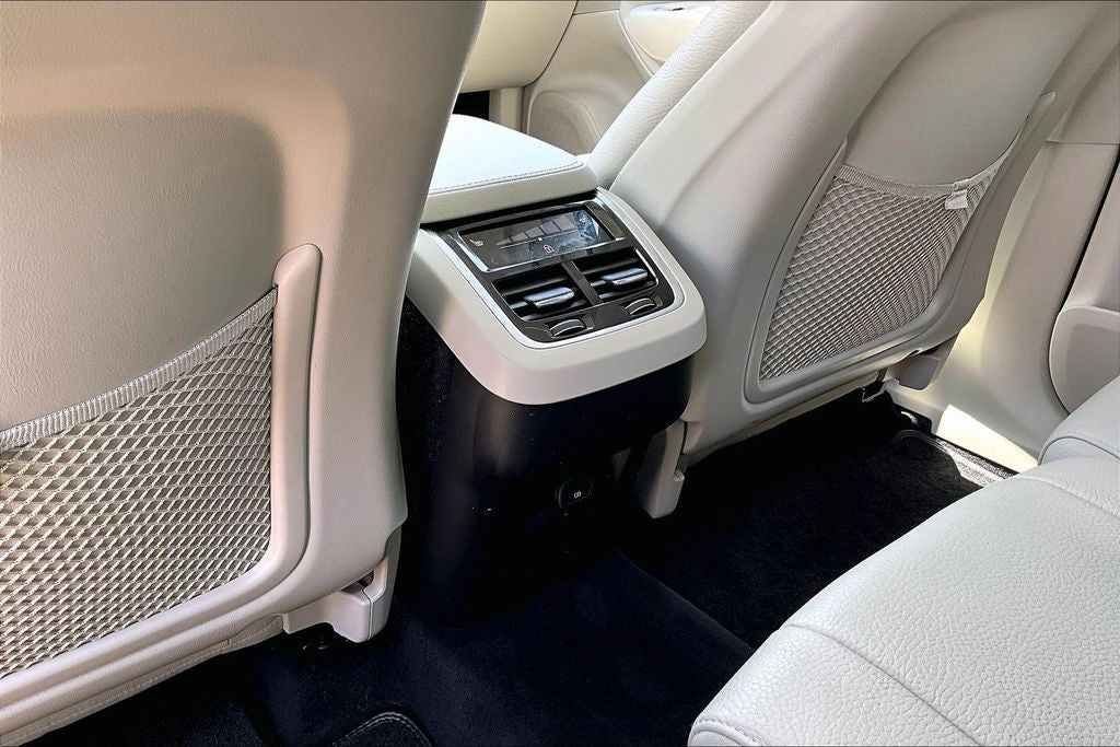2025 Volvo XC90 B6 Plus 7-Seater