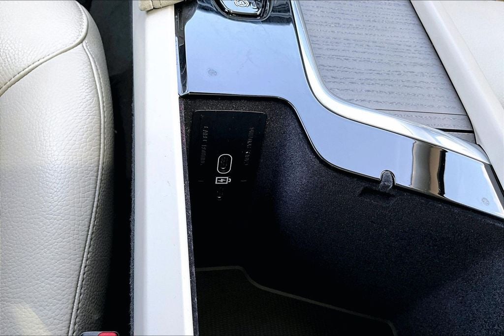 2025 Volvo XC90 B6 Plus 7-Seater