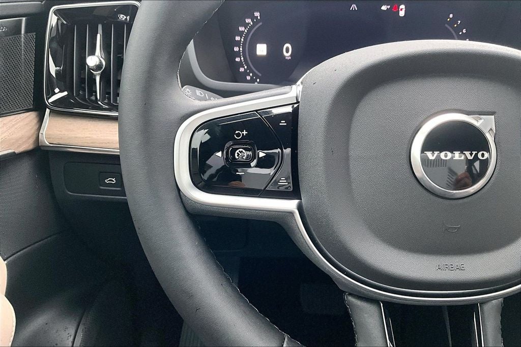 2026 Volvo XC90 B6 Plus 7-Seater