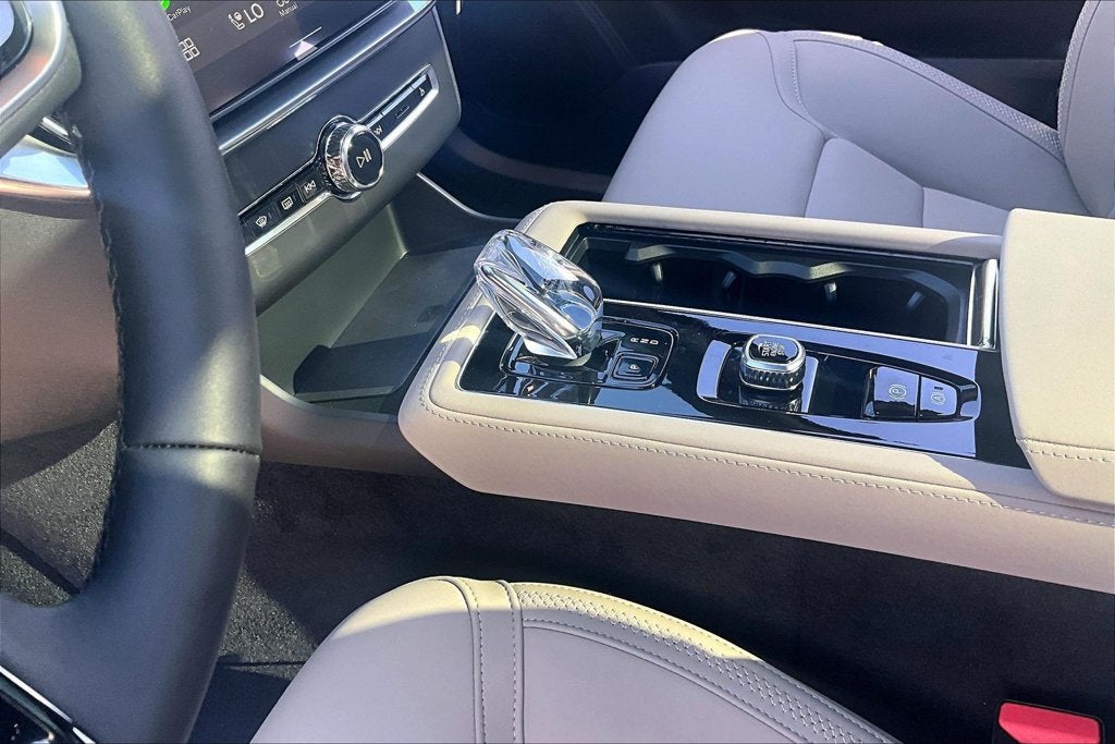 2027 Volvo XC90 B6 Plus 7-Seater