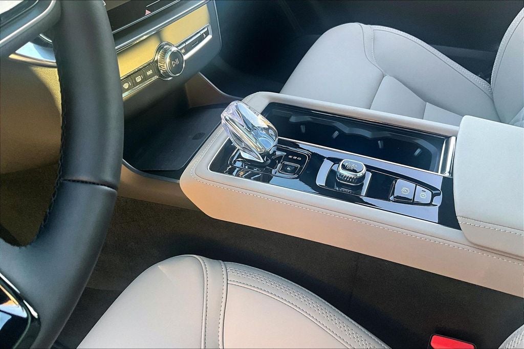 2027 Volvo XC90 B6 Plus 7-Seater