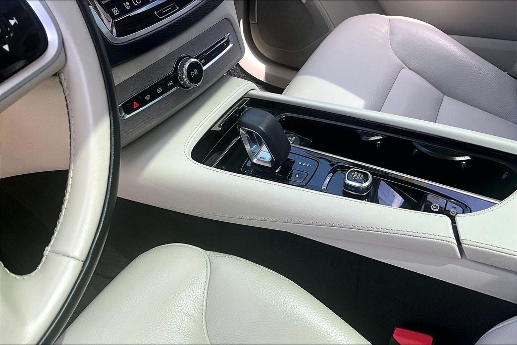 2025 Volvo XC90 B6 Plus 7-Seater