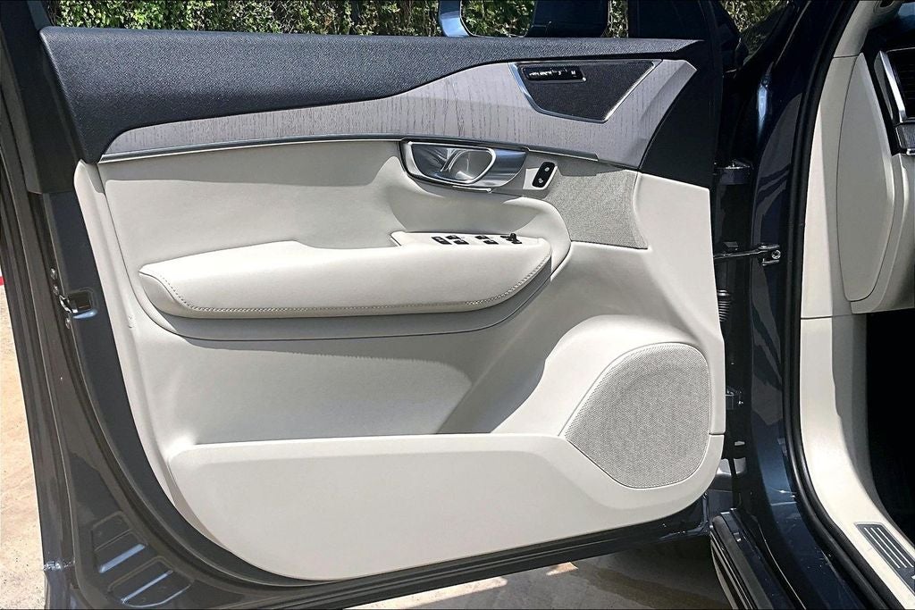 2025 Volvo XC90 B6 Plus 7-Seater