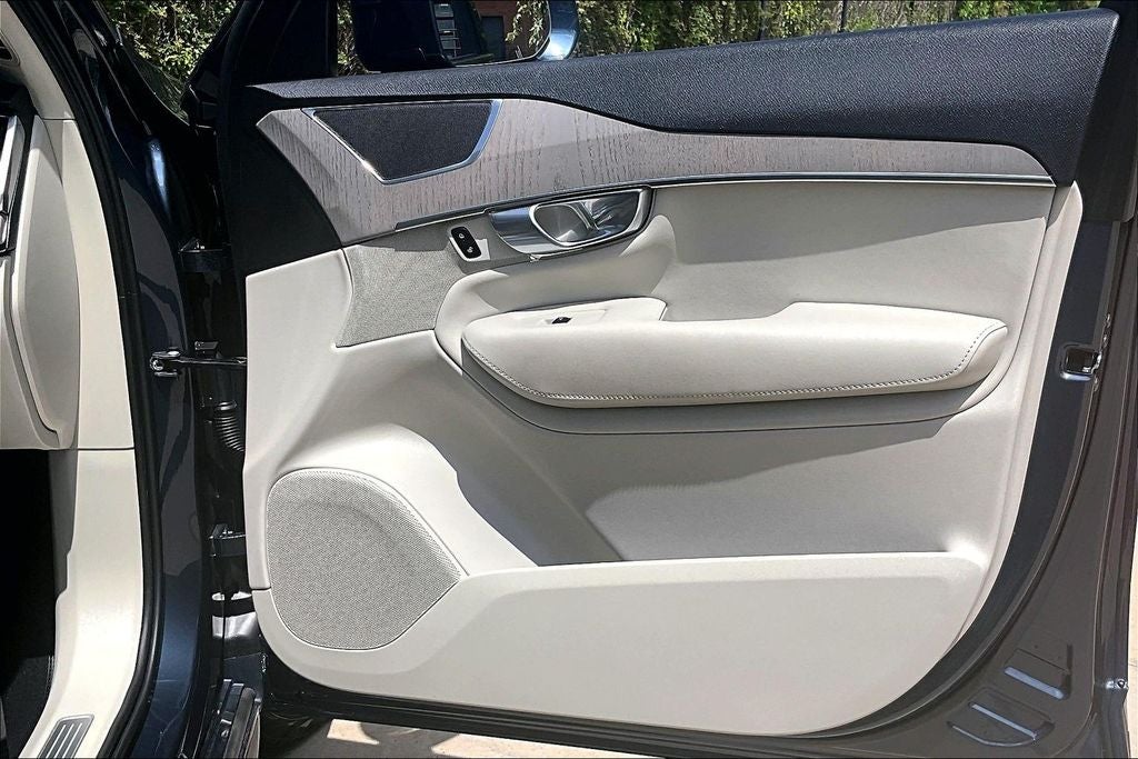 2025 Volvo XC90 B6 Plus 7-Seater