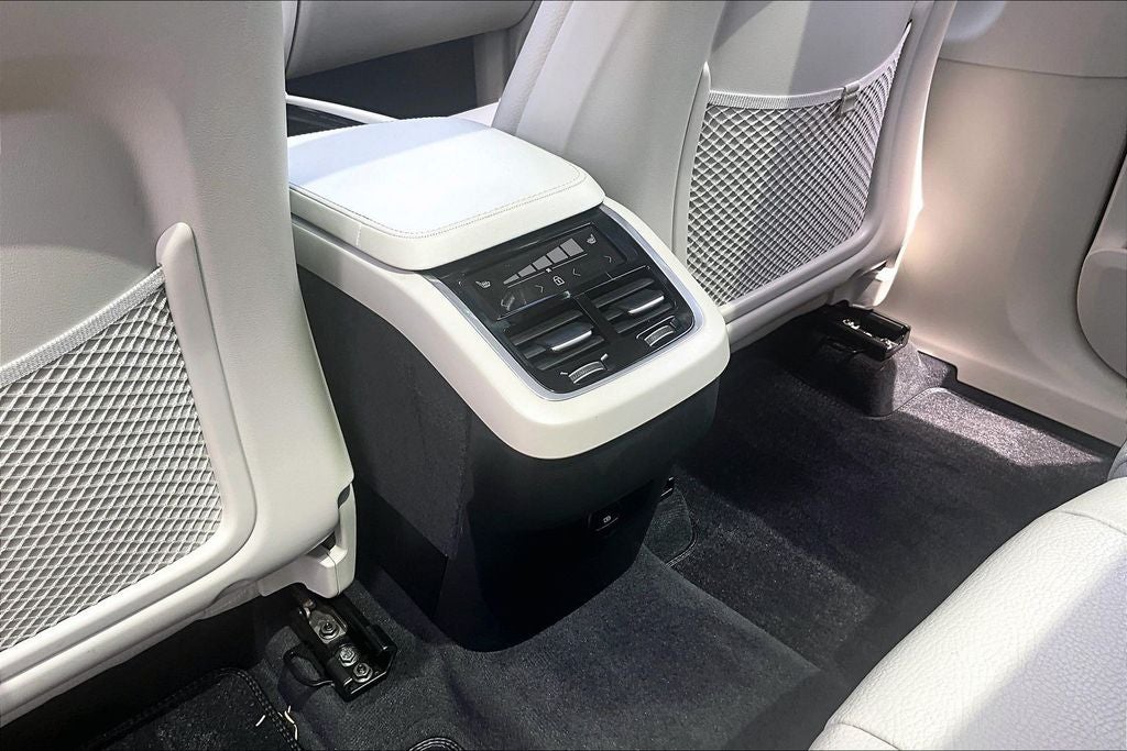 2025 Volvo XC90 B6 Plus 7-Seater