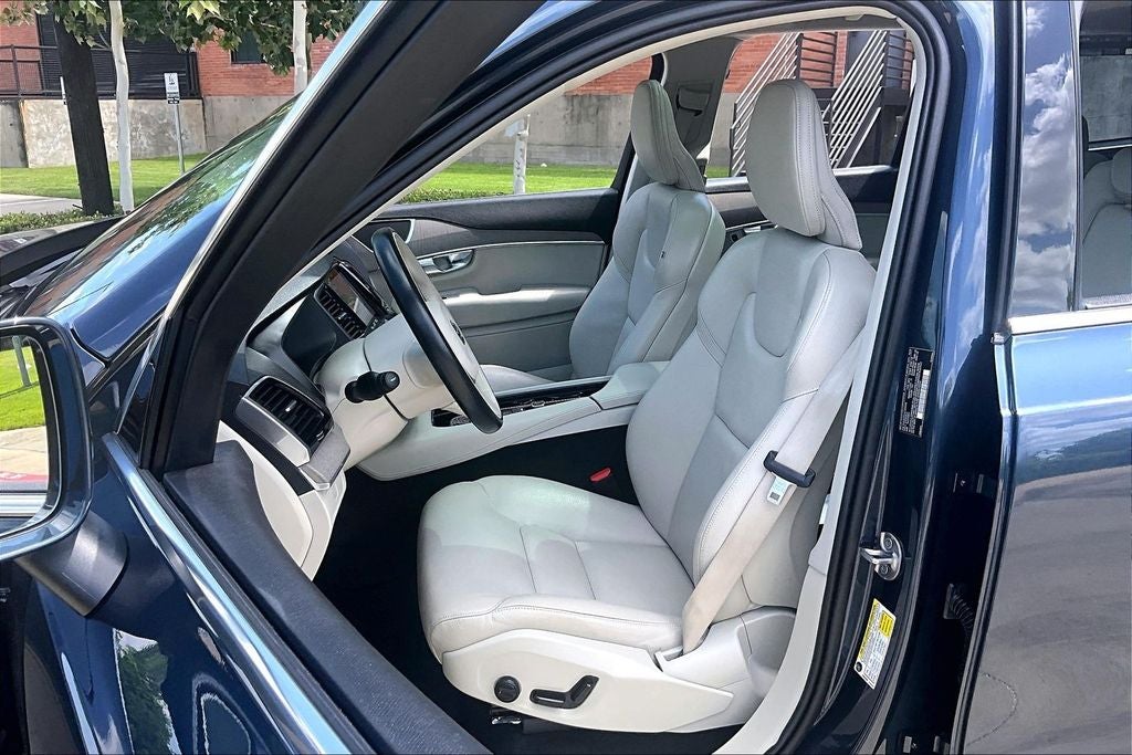 2025 Volvo XC90 B6 Plus 7-Seater