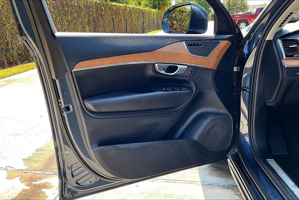 2024 Volvo XC90 B6 Plus Bright Theme