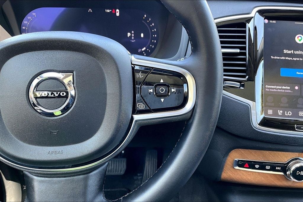 2024 Volvo XC90 B6 Plus Bright Theme