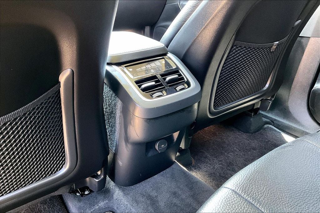 2024 Volvo XC90 B6 Plus Bright Theme