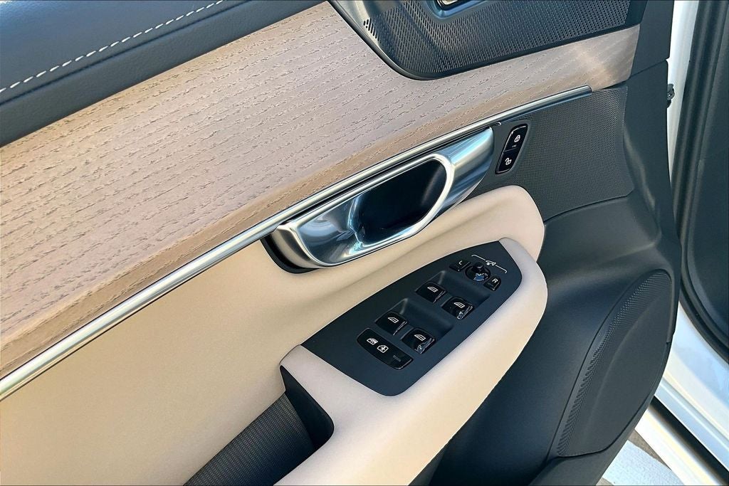 2026 Volvo XC90 B6 Plus 7-Seater