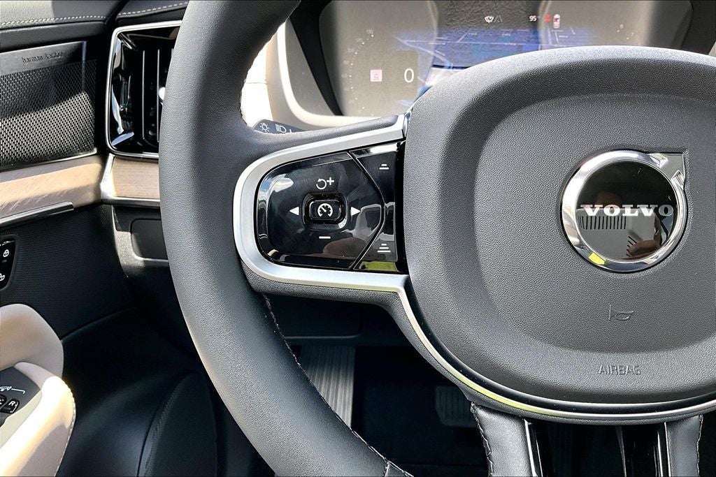 2026 Volvo XC90 B6 Plus 7-Seater