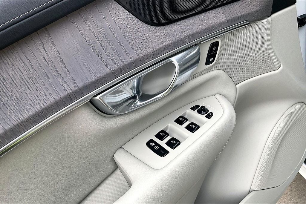 2026 Volvo XC90 B6 Ultra