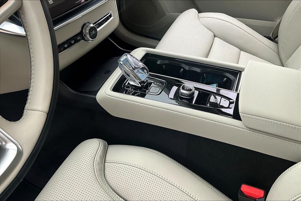 2026 Volvo XC90 B6 Ultra