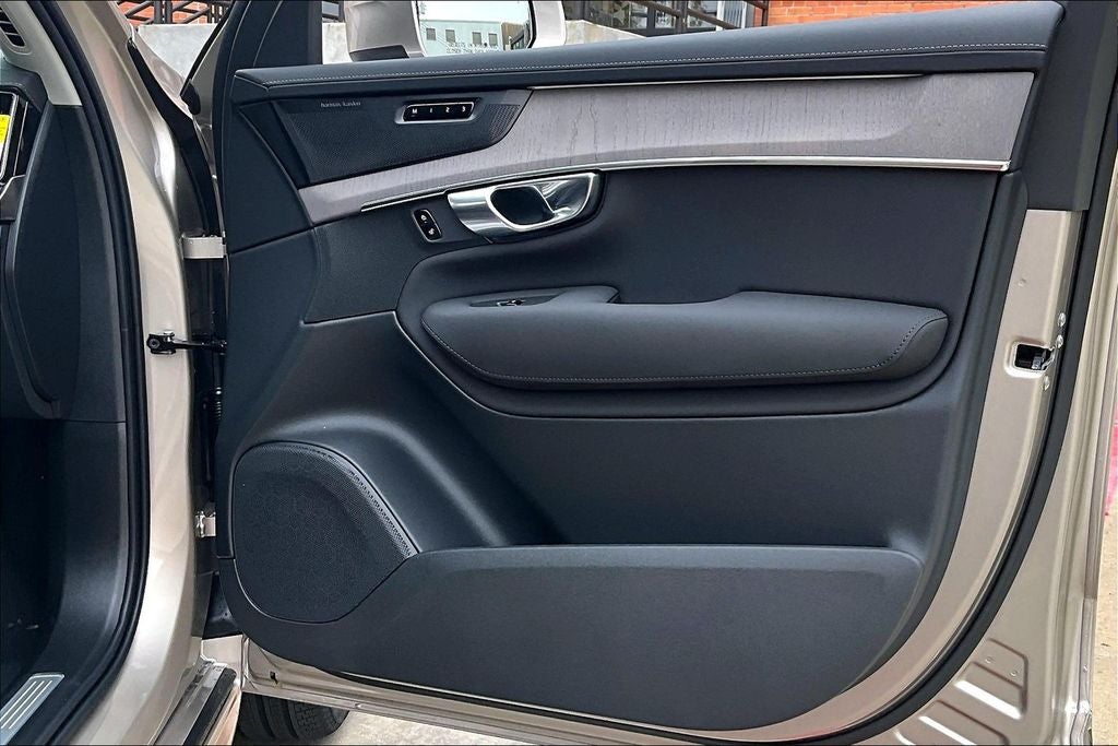 2026 Volvo XC90 B6 Ultra