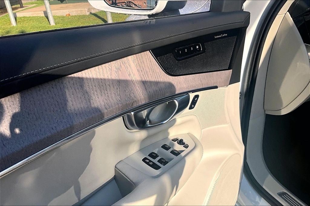 2027 Volvo XC90 B6 Ultra