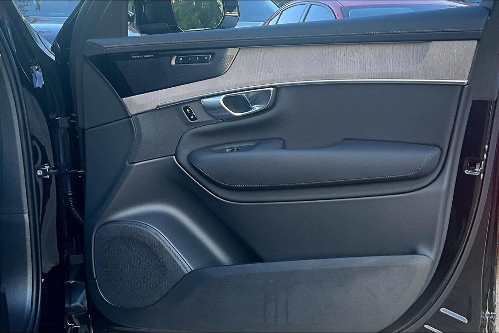 2027 Volvo XC90 B6 Ultra