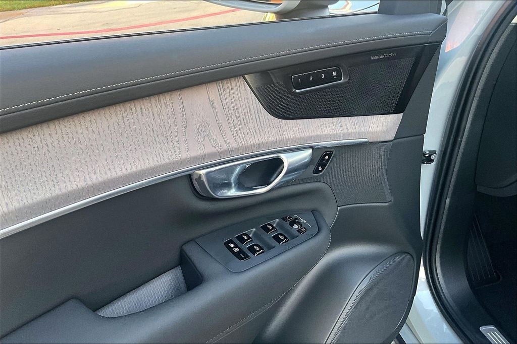 2027 Volvo XC90 B6 Ultra