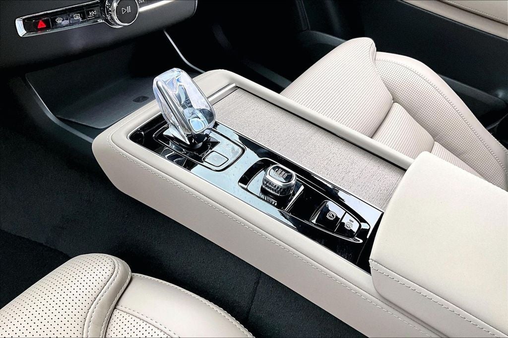 2026 Volvo XC90 B6 Ultra
