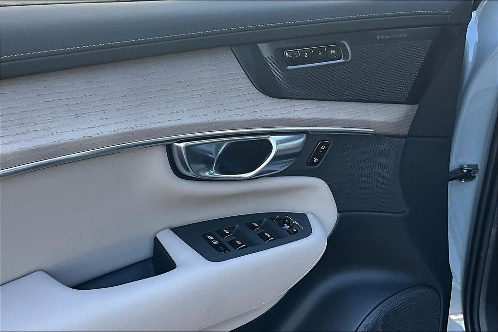 2026 Volvo XC90 B6 Ultra