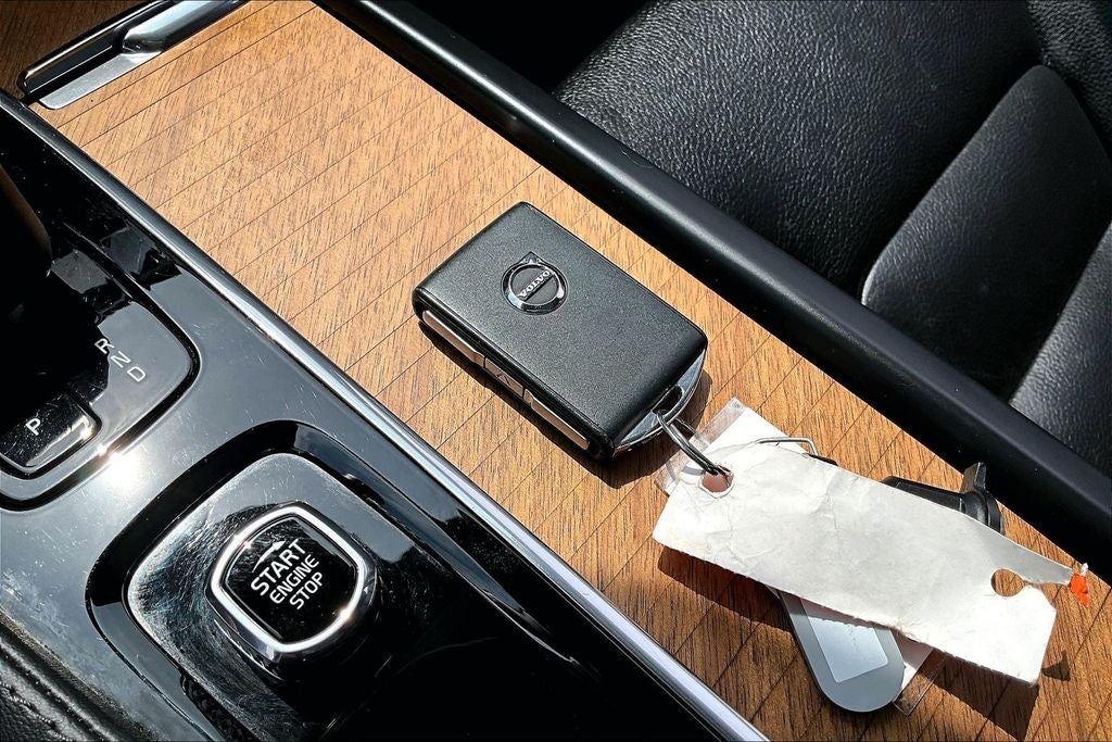 2023 Volvo XC90 B6 Core