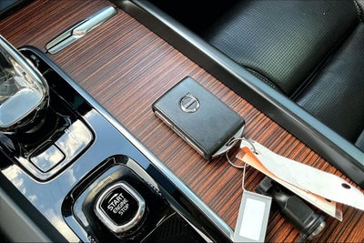 2023 Volvo XC60 B6 Ultimate Bright Theme