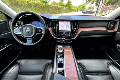 2023 Volvo XC60 B6 Ultimate Bright Theme