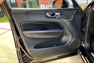 2023 Volvo XC60 B6 Ultimate Bright Theme