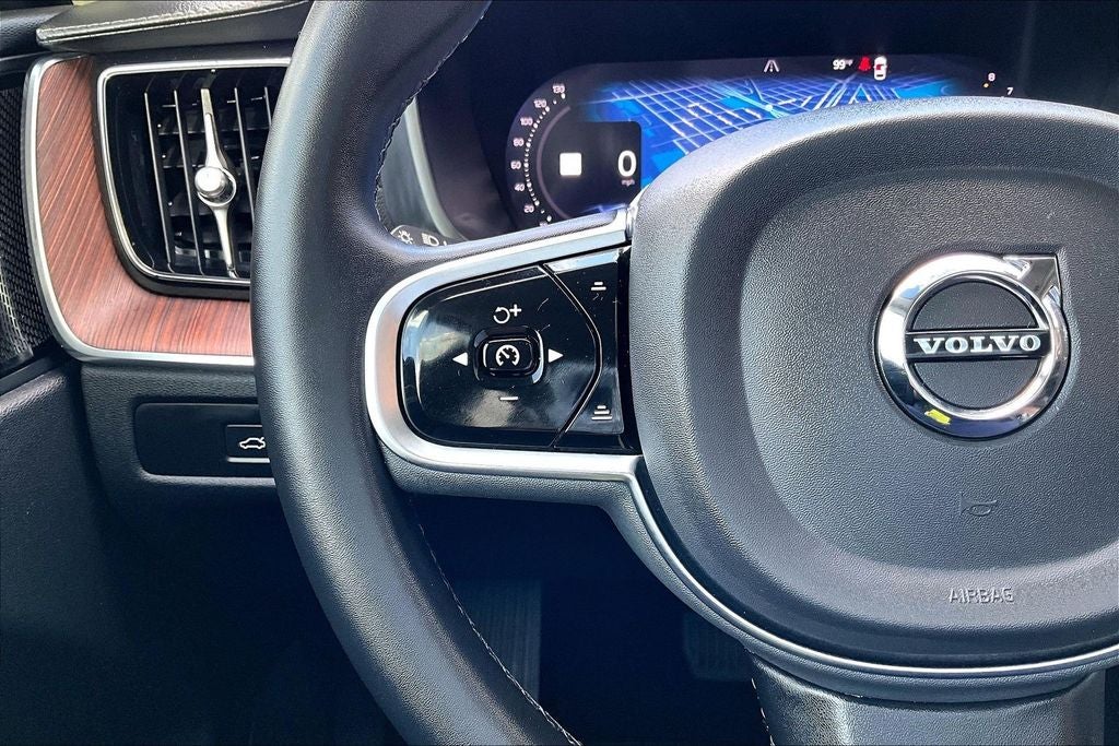 2023 Volvo XC60 B6 Ultimate Bright Theme