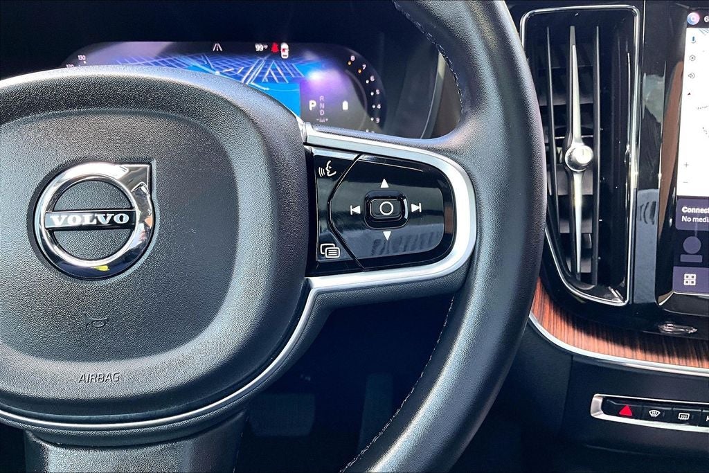 2023 Volvo XC60 B6 Ultimate Bright Theme