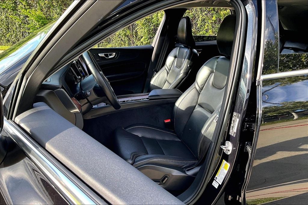 2023 Volvo XC60 B6 Ultimate Bright Theme