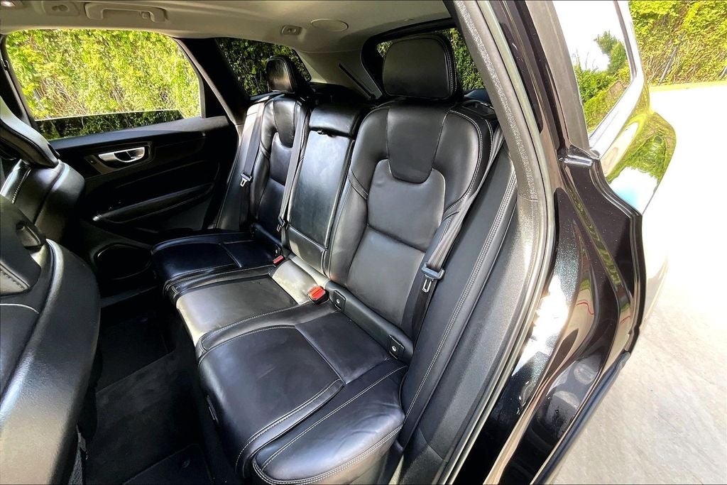 2023 Volvo XC60 B6 Ultimate Bright Theme