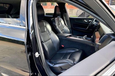 2023 Volvo XC60 B6 Ultimate Bright Theme