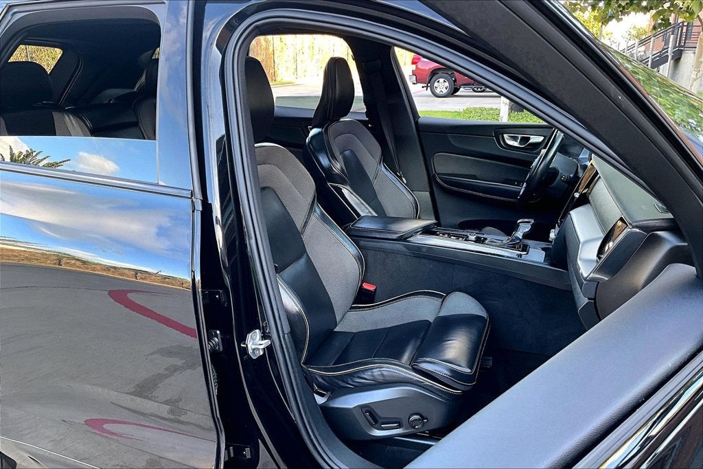 2021 Volvo XC60 T5 R-Design