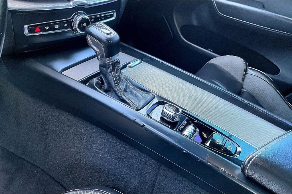 2021 Volvo XC60 T5 R-Design