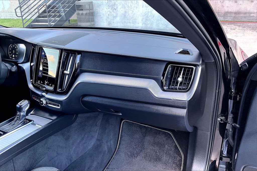 2021 Volvo XC60 T5 R-Design