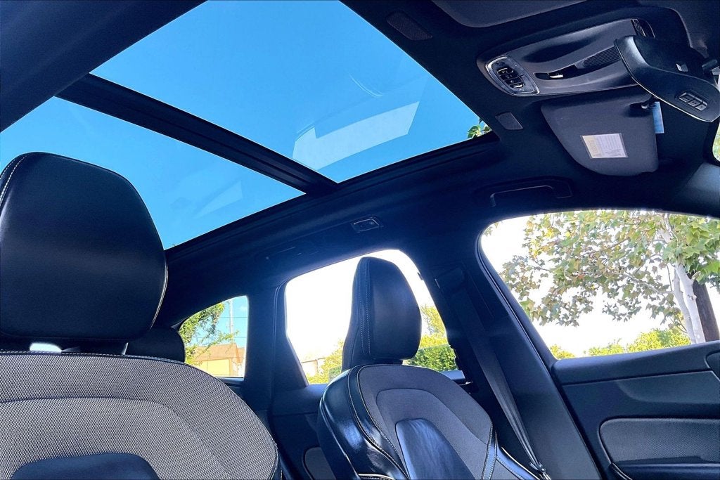 2021 Volvo XC60 T5 R-Design