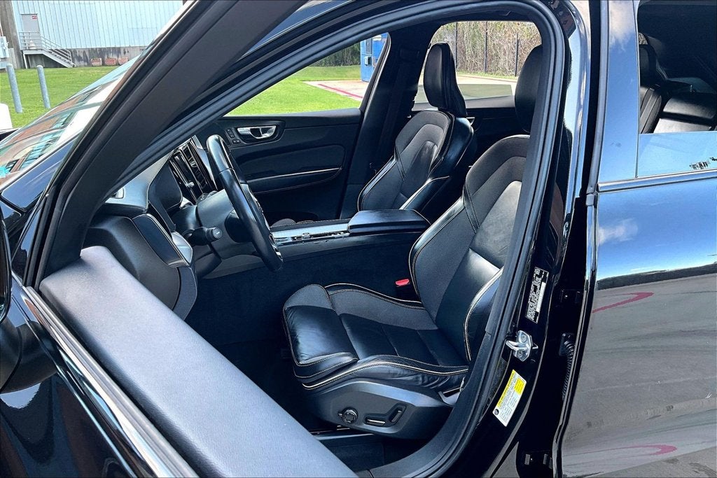 2021 Volvo XC60 T5 R-Design